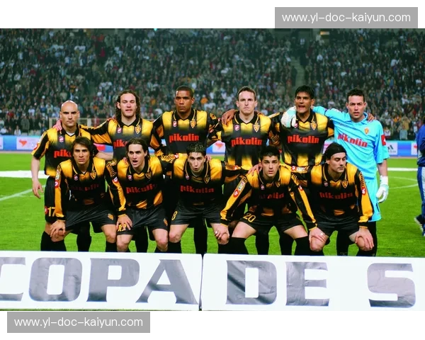 绿茵对决：萨拉戈萨的梦想与皇马的荣耀